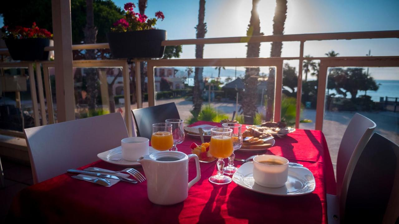 Hotel Club Oustal Del Mar Le Lavandou Esterno foto
