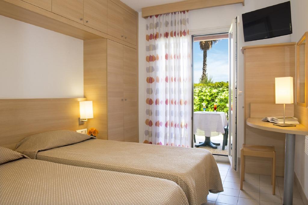 Hotel Club Oustal Del Mar Le Lavandou Esterno foto